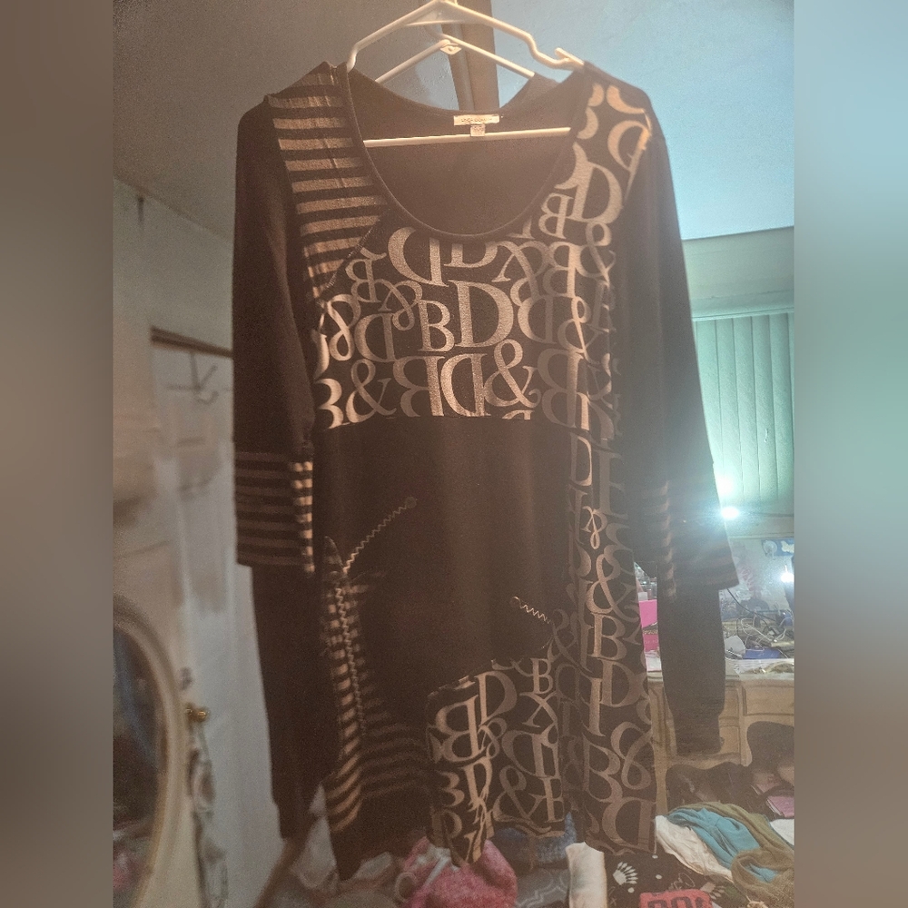 Linea Domani Black and Gray Long Sleeve Top